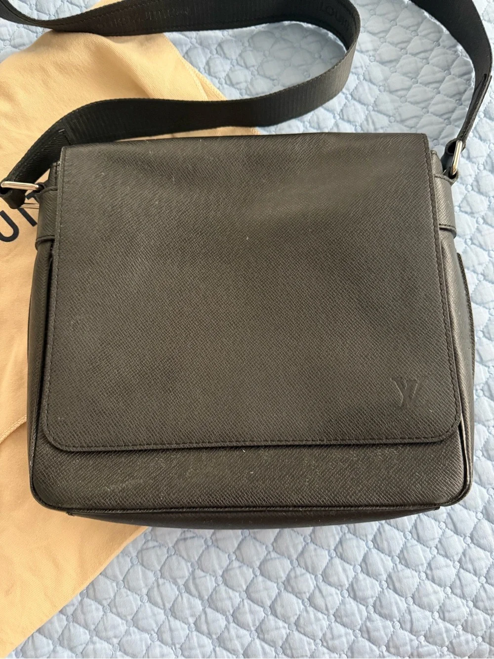 Louis Vuitton Black Men's Messenger Crossbody Bag